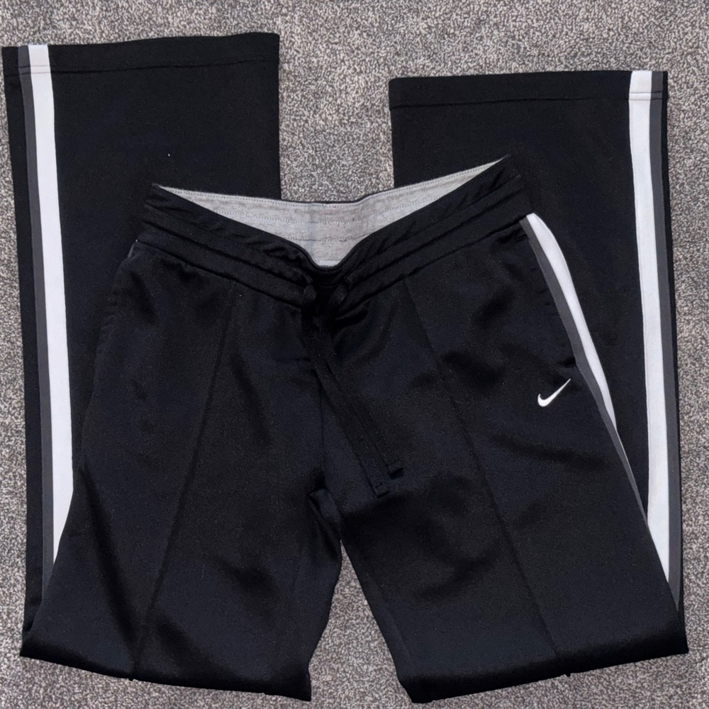 Nike Sportswear*WOMENS* Trousers style Sweatpants
- Black/White/Grey Size: SMALL